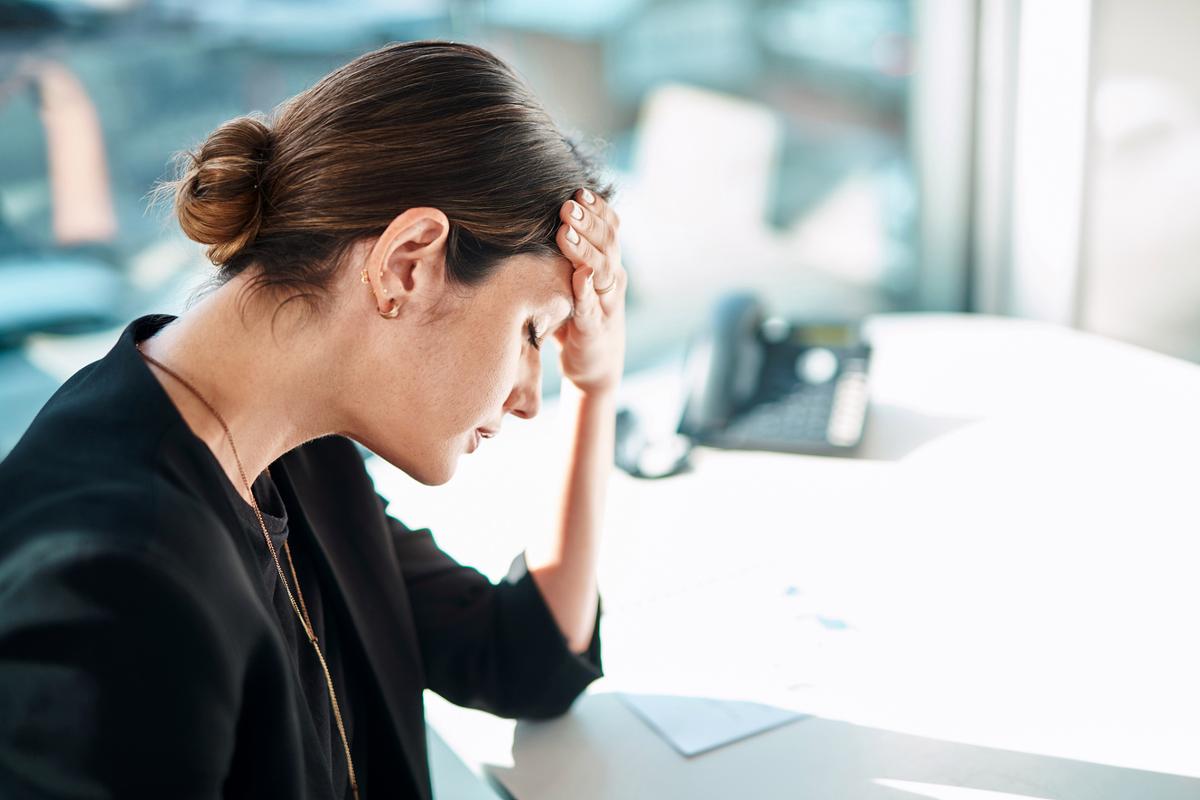 情绪价值创业潮：谁在收割年轻人的“焦虑税”？