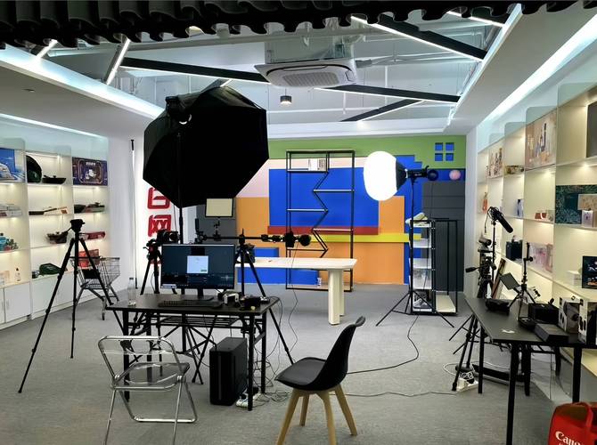 2025，最赚钱的生意是卖铲子